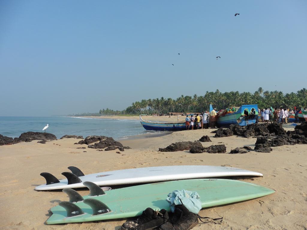 Mk Gardens Surf & Yoga House Hotel Varkala Esterno foto