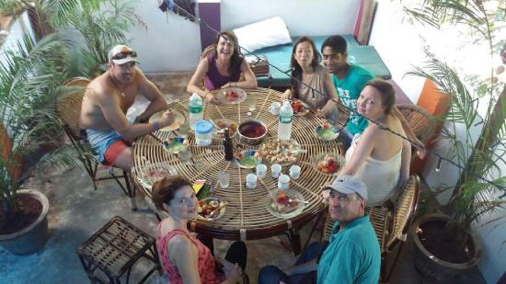 Mk Gardens Surf & Yoga House Hotel Varkala Esterno foto
